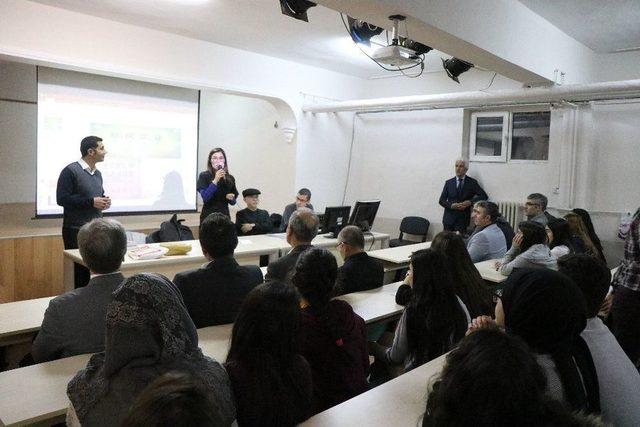 Güney Koreli Öğretim Görevlisi Liseli Öğrencilere ‘ingilizce’nin Önemini Anlattı