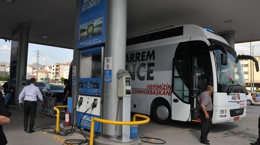 Cumhurbaşkanı Adayı Muharrem İnce Isparta Mitingine Giderken Sandıklı&rsquo;da Mola Verdi