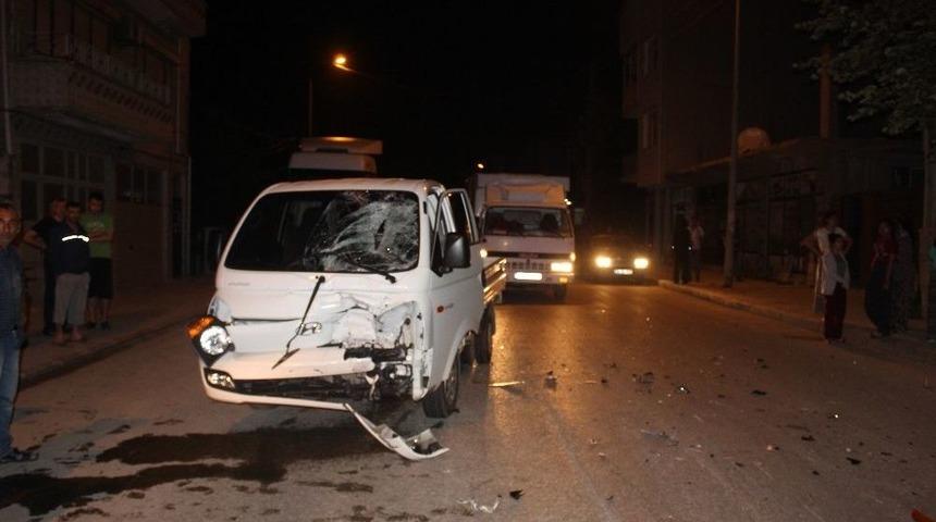 Motosiklet Kamyonete &Ccedil;arptı: 1 &Ouml;l&uuml;, 1 Yaralı