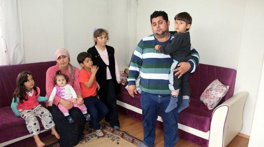 İşsiz Baba 5 &Ccedil;ocuğuyla Sokakta Kalacak