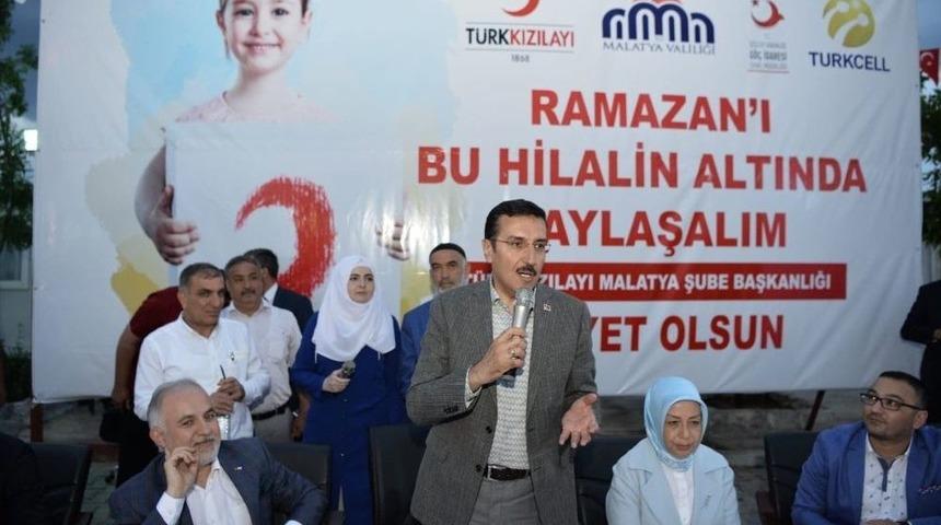 Bakan T&uuml;fenkci, Suriyeli M&uuml;ltecilerle İftar Yaptı