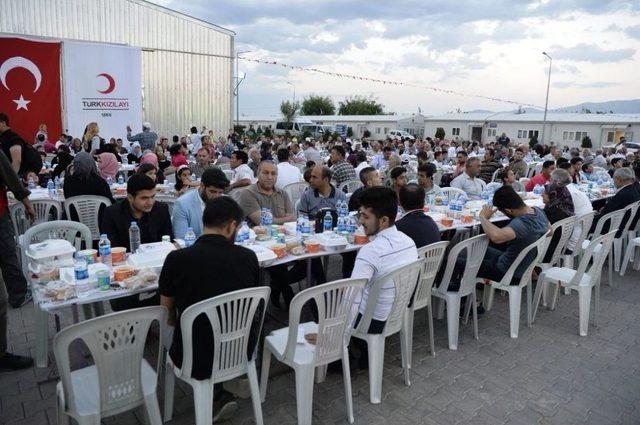 Bakan Tüfenkci, Suriyeli Mültecilerle İftar Yaptı