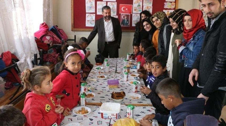 B&uuml;y&uuml;kşehir, &Uuml;niversite &Ouml;ğrencileriyle İlkokul &Ouml;ğrencilerini Buluşturdu