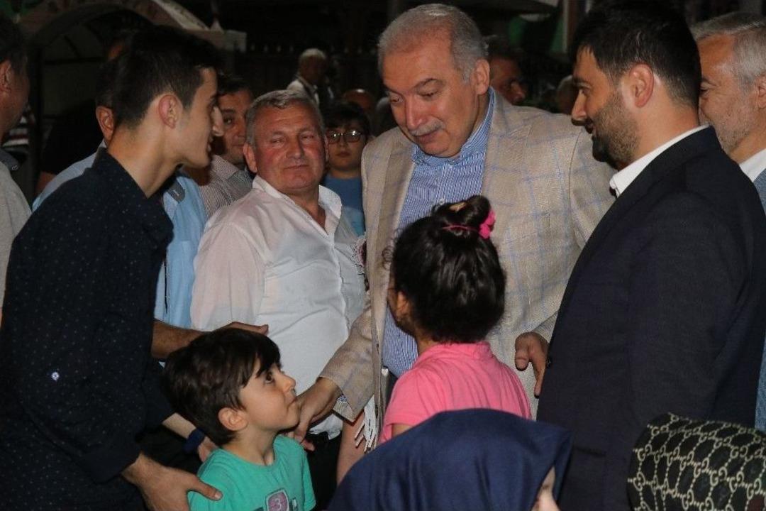 İbb Başkanı Uysal, Kağıthane&rsquo;de Sokak Sahuruna Katıldı