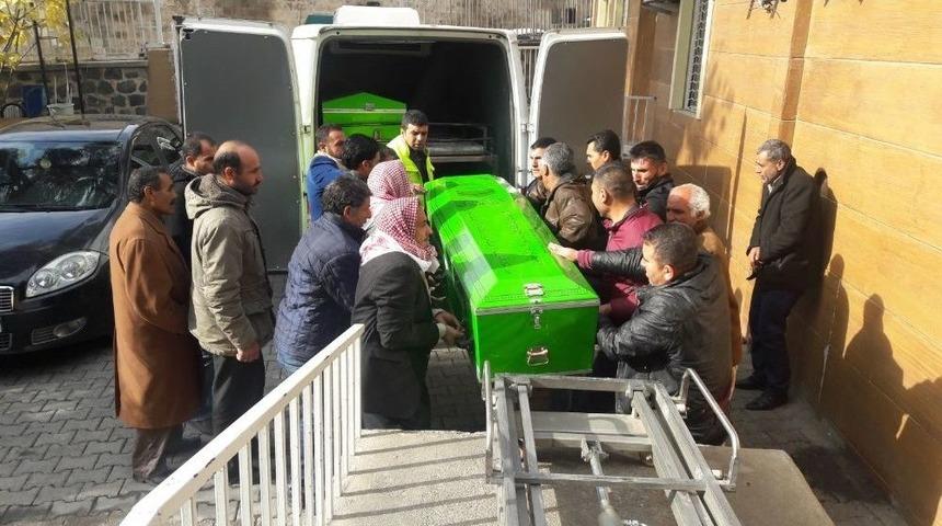 Ayakkabılıktaki Yer Kavgasında Abi Kardeşini &Ouml;ld&uuml;rd&uuml;