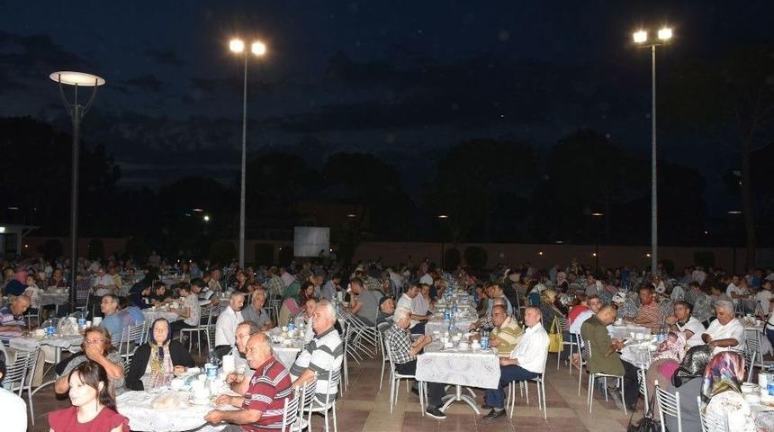 Nazilli&rsquo;de Şehit Ve Gazi Ailelerine İftar Yemeği Verildi