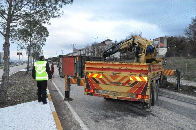 Tır’ın Dorsesi Çıktı, Tavuklar Telef Oldu