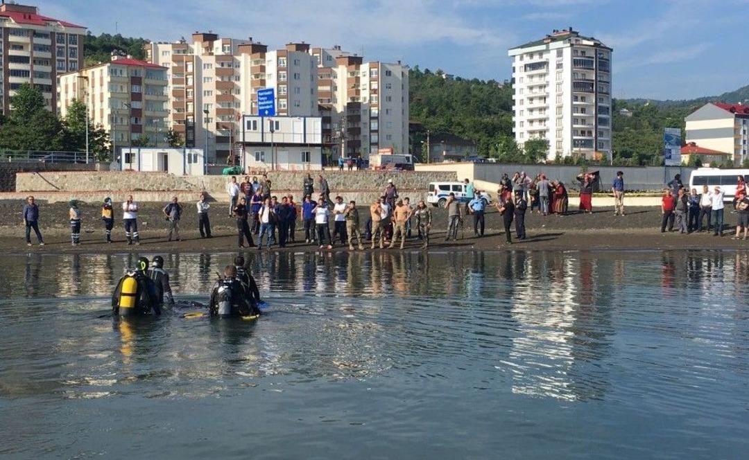 D&uuml;n Serinlemek İ&ccedil;in Denize Giren Lise &Ouml;ğrencisinin Cansız Bedeni Bulundu