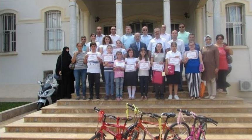 Kuşadası&rsquo;nda Kitap Okuma Şenliği &Ouml;d&uuml;l T&ouml;reni Yapıldı