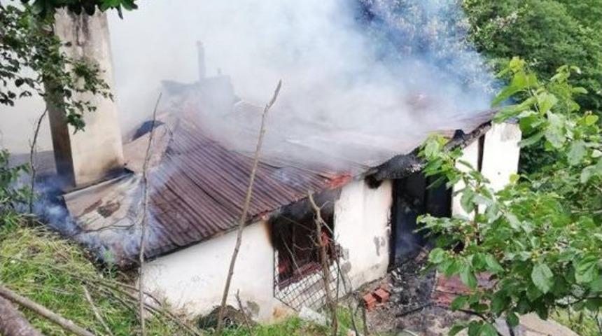 Kabad&uuml;z&rsquo;de Ahşap Ev Yangını