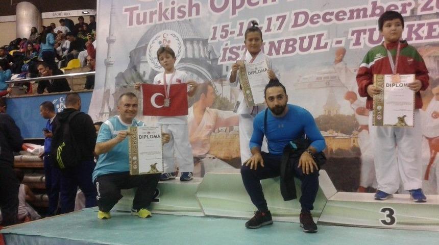 Fo&ccedil;a&rsquo;nın Gururu Minik Kaan