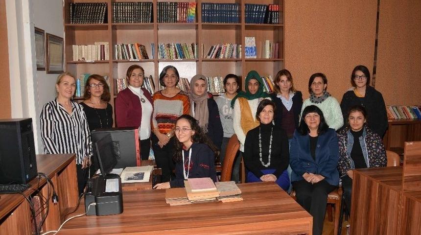 Eski Mezunlar Okullarına Sahip &Ccedil;ıkıyor