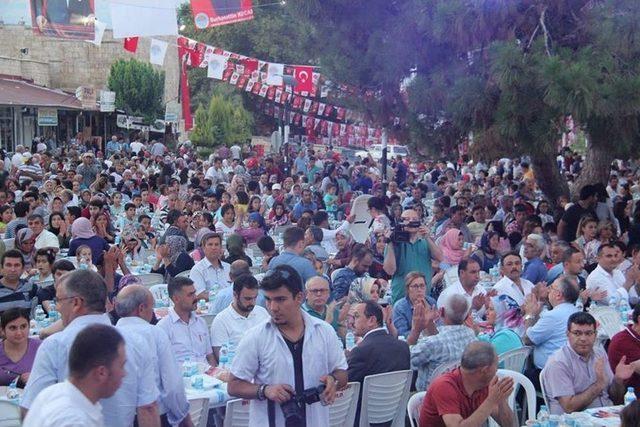 Mersin Büyükşehir Belediyesi’nden Mut’ta İftar Sofrası