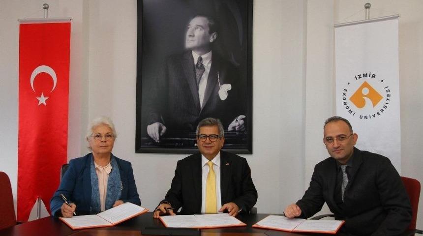 İzmir Ekonomi&rsquo;den Esbaş İle Eğitim İşbirliği