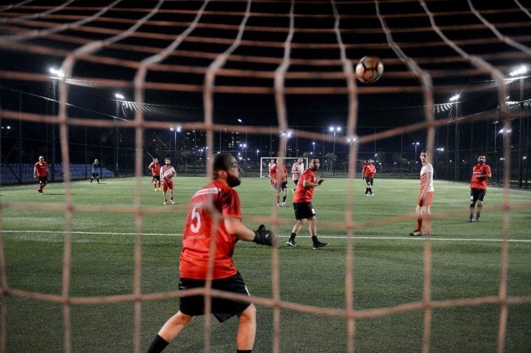 Milli Futbolcular Kızılay İ&ccedil;in Sahaya &Ccedil;ıktı