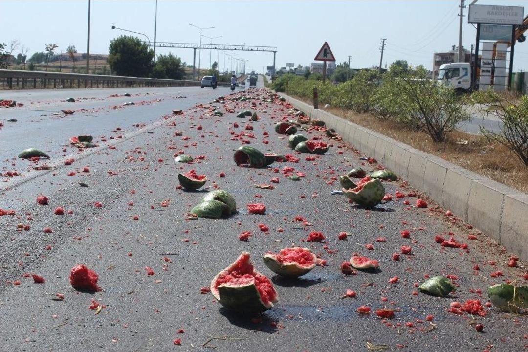 Karayolu Karpuz Tarlasına D&ouml;nd&uuml;