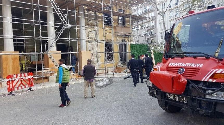 Teşvikiye Camii&rsquo;nde Yangın Paniği