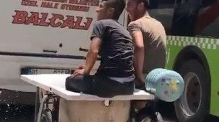 İ&ccedil;i Su Dolu K&uuml;vetle Motosiklette Yolculuk