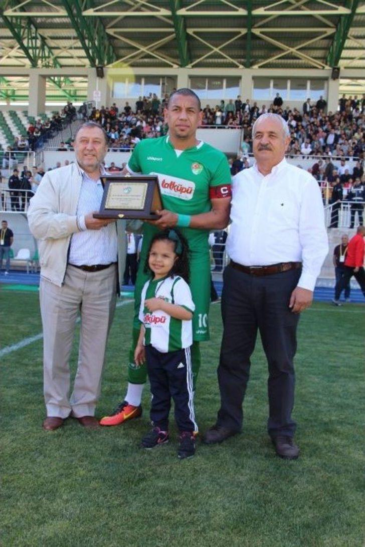 Brezilyalı Kahe Futbolu Bıraktı G4