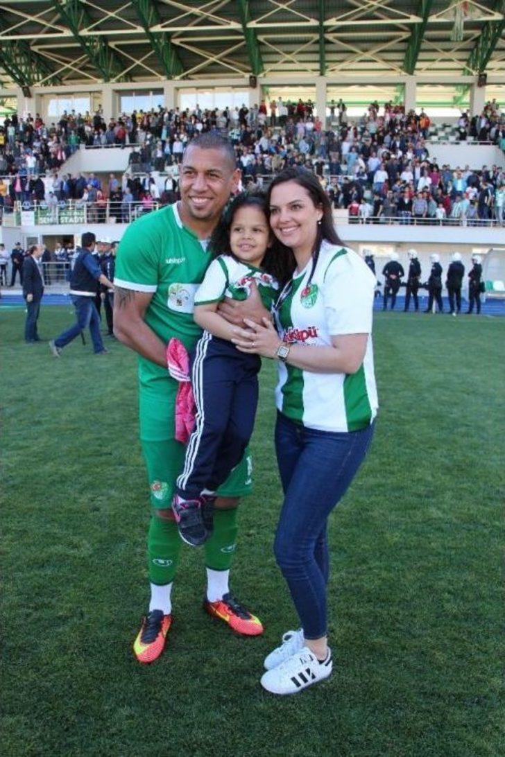 Brezilyalı Kahe Futbolu Bıraktı G5