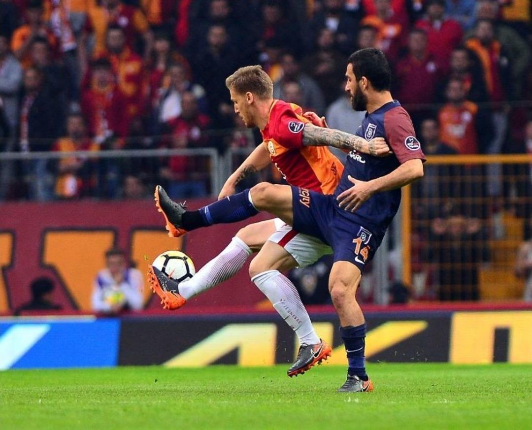 Spor Toto S&uuml;per Lig: Galatasaray: - Medipol Başakşehir: (ilk Yarı)