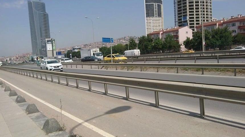 (&ouml;zel Haber) Otoyolda Geri Geri Gidip Y&uuml;rekleri Ağza Getiren Taksici Kamerada