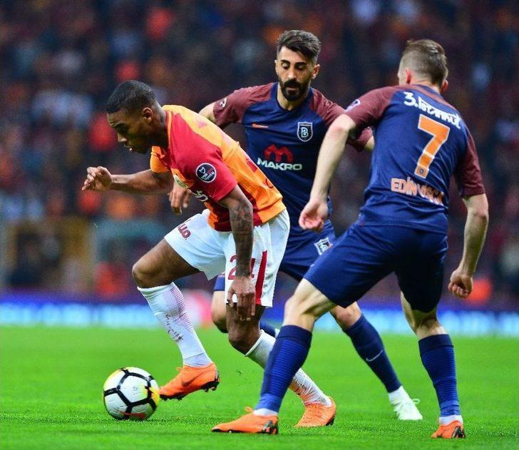 Spor Toto Süper Lig: Galatasaray: - Medipol Başakşehir: (ilk Yarı) G2