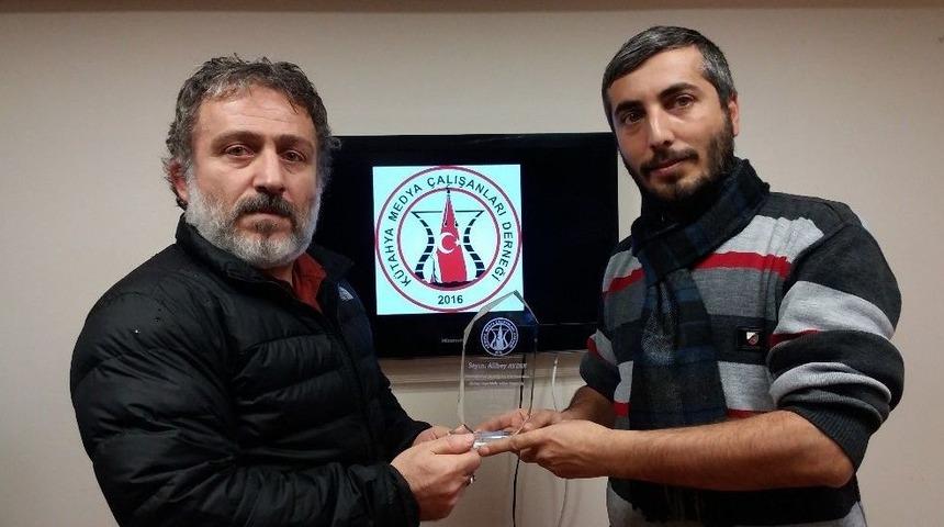 K&uuml;tahya&rsquo;da Meteor Yağmurunu &Ccedil;eken Gazeteciye Plaket