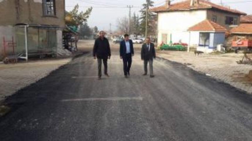 Kaymakam Kadir Yurdag&uuml;l: K&ouml;y Yollarımızın Asfalt &Ccedil;alışmalarına B&uuml;y&uuml;k &Ouml;nem Veriyoruz
