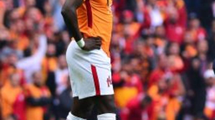 Gomis Ve Adebayor, Geceyi Sessiz Kapadı