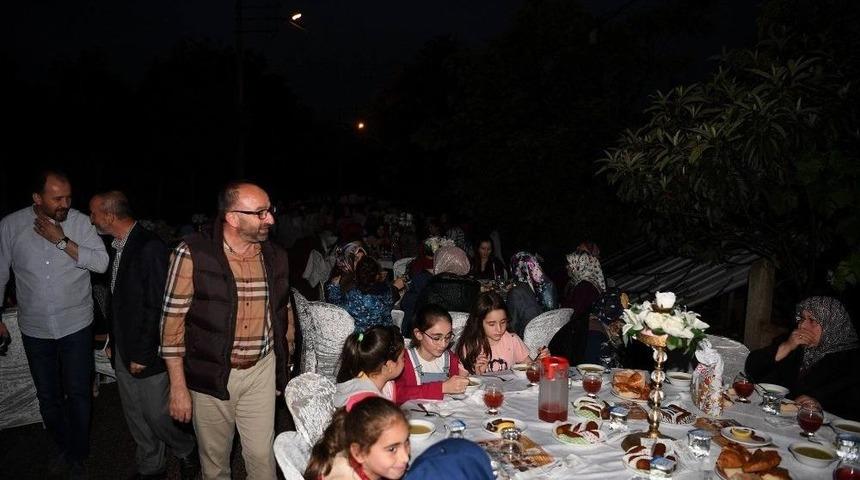 Başkan &Uuml;z&uuml;lmez Suadiyelilerle İftarda Buluştu