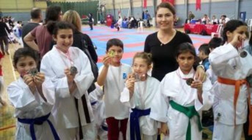 Aliağalı Gen&ccedil; Karatecilerden 10 Madalya