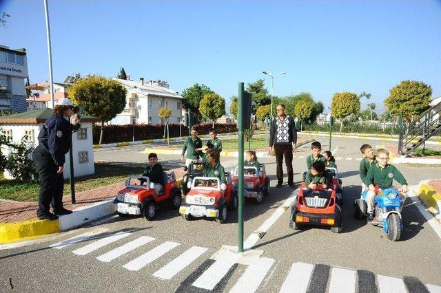 Kepez’de Öğrencilere Trafik Eğitimi