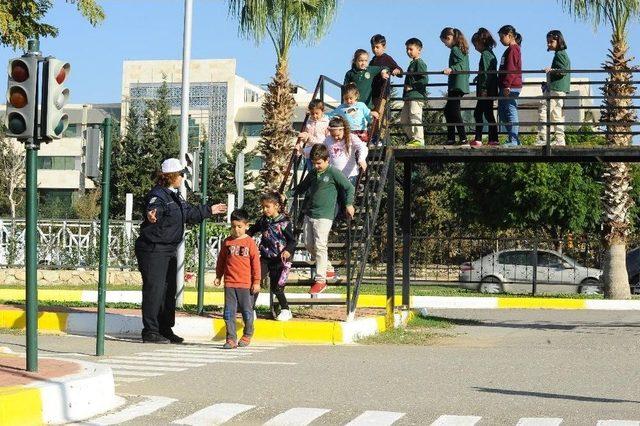 Kepez’de Öğrencilere Trafik Eğitimi