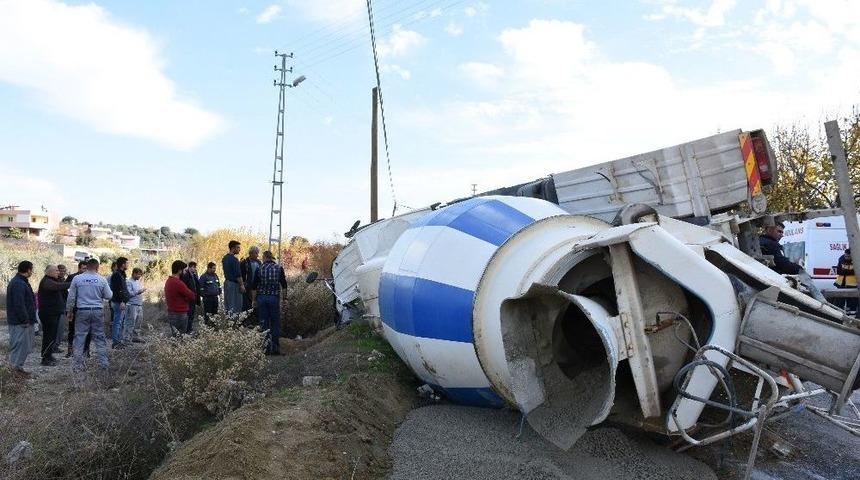 Mersin&rsquo;de Trafik Kazası: 1 &Ouml;l&uuml;, 3 Yaralı
