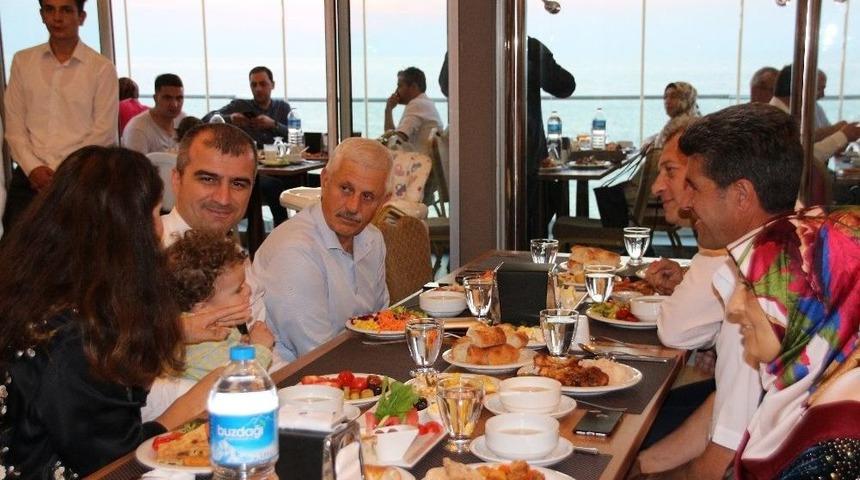 Başkan Yemenici Belediye Personeliyle İftarını A&ccedil;tı