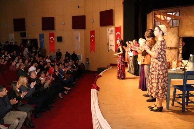 Adıyamanlı Tiyatro Severlerden ‘tütüncü Dükkanına’ Yoğun İlgi