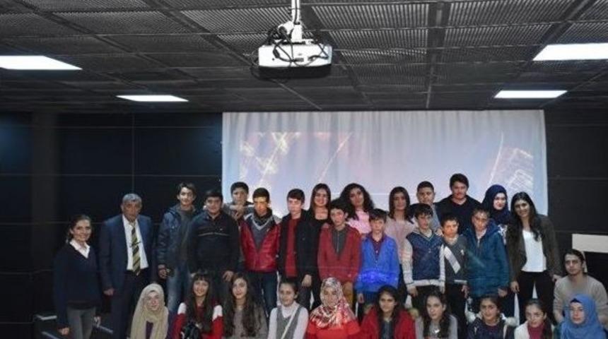 K&ouml;y Okulunda Okuyan &Ccedil;ocukların Sinema Heyecanı