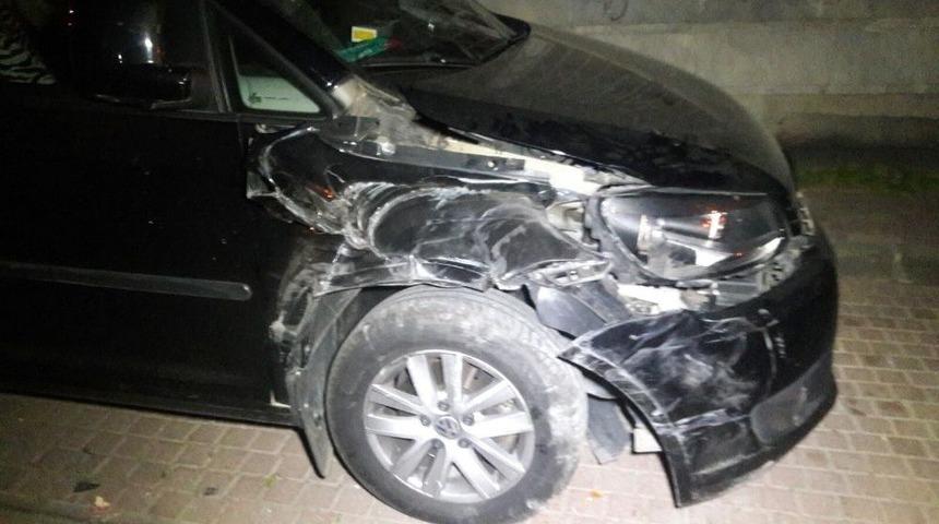 Sokağa Giren Tır Park Halindeki 6 Araca Çarptı