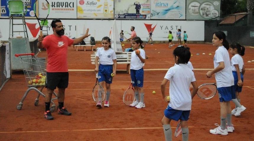 Sevgi Evleri Tenis Eğitim Projesi Devam Ediyor