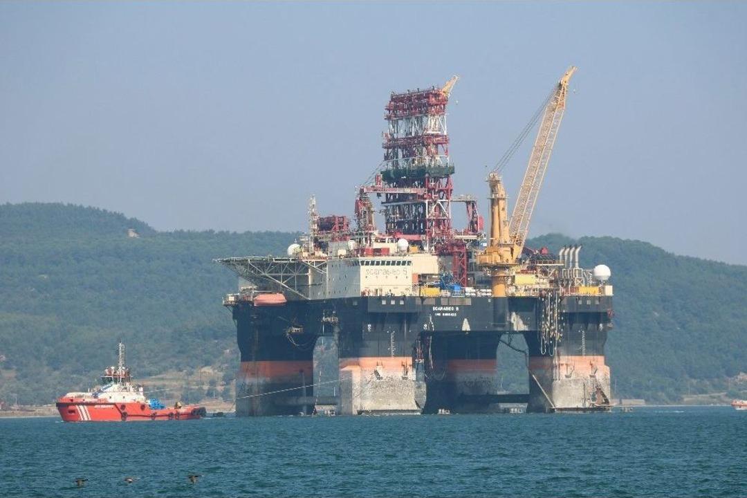 Dev Platform &Ccedil;anakkale Boğazı&rsquo;ndan Ge&ccedil;ti