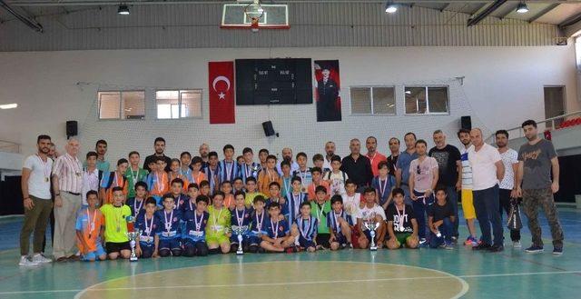 Adana’da Okullararası Küçük Kızlar Ve Erkekler Futsal Müsabakaları Tamamlandı