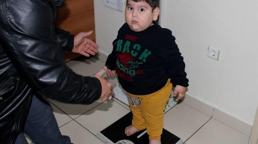 Yağız Bebek G&uuml;nbeg&uuml;n Eriyor