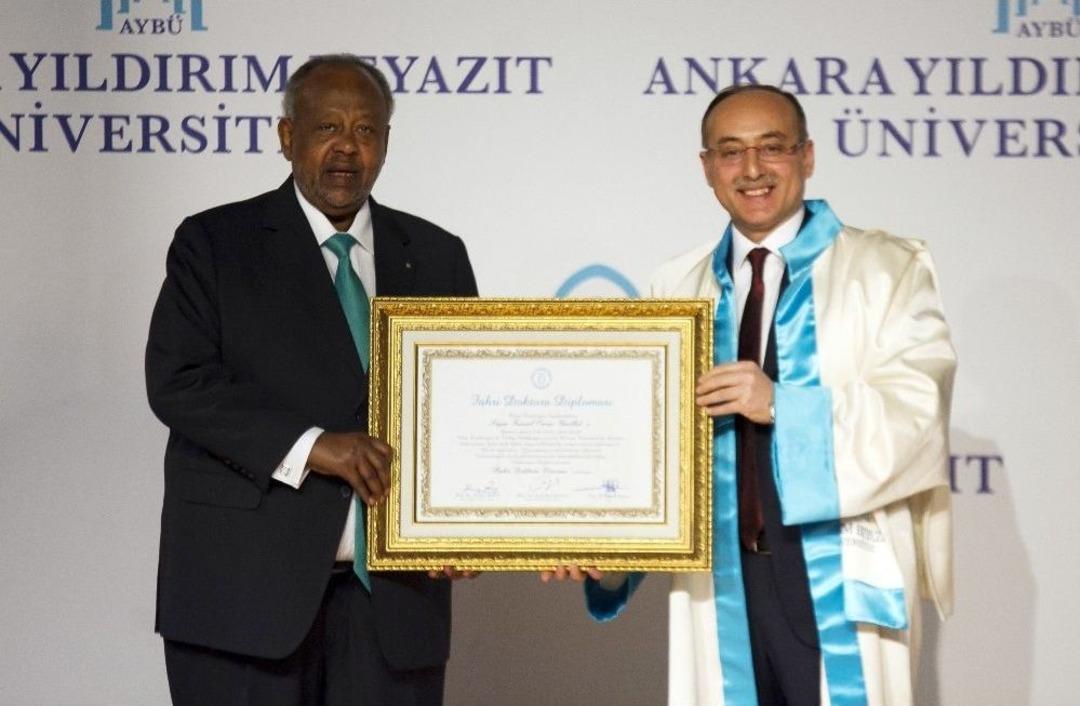Cibuti Cumhurbaşkanı Guelleh&rsquo;e Ankara Yıldırım Beyazıt &Uuml;niversitesinden Fahri Doktora Unvanı