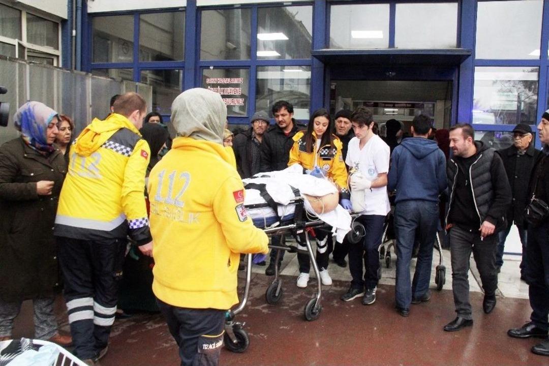 Evinin &Ccedil;atısını Onarmak İsterken Yere D&uuml;şen Şahıs Ağır Yaralandı