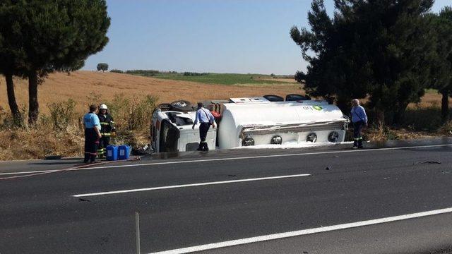 Yolcu Otobüsü İle Yakıt Tankeri Çarpıştı: 10 Yaralı