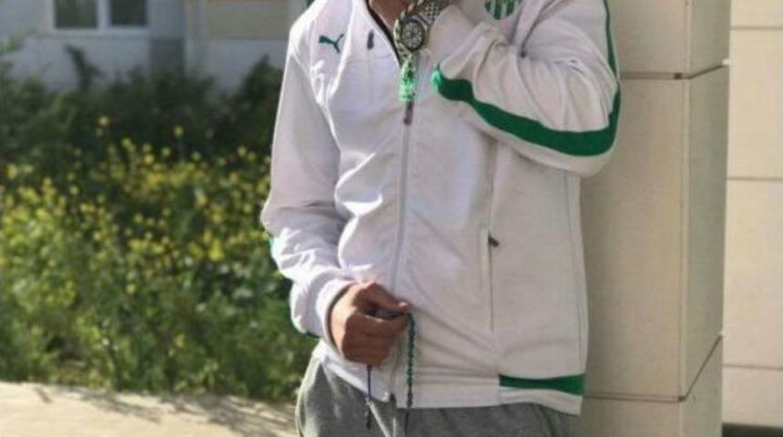 Otob&uuml;s&uuml;n &Ouml;n&uuml;ne Atlayan Gen&ccedil; &Ouml;ld&uuml;