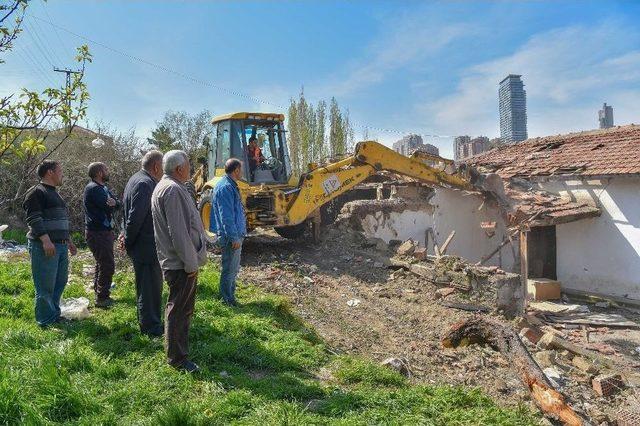 Başkent’te Güle Oynaya Bir Yıkım