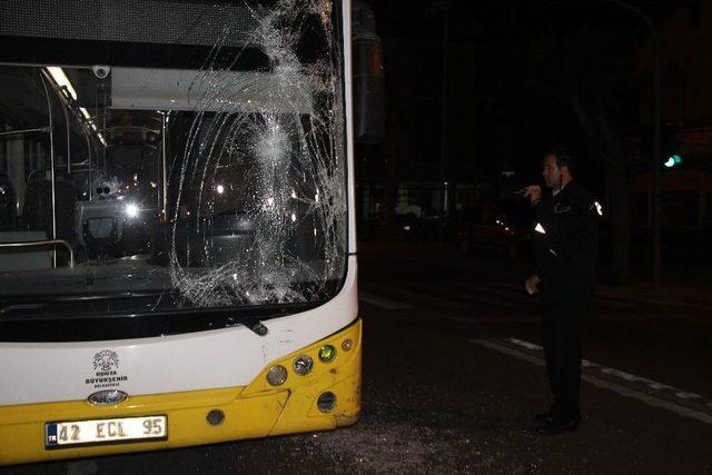 Alkollü Sürücü, Belediye Otobüsüne Ateş Edip Şoförünü Darp Etti