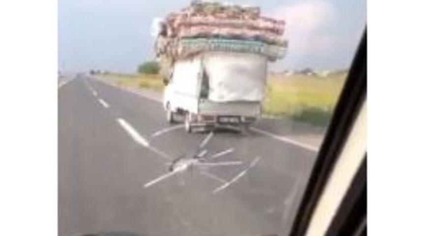 (&ouml;zel) Boyunu Aşan Y&uuml;kle Trafikte Yol Aldı